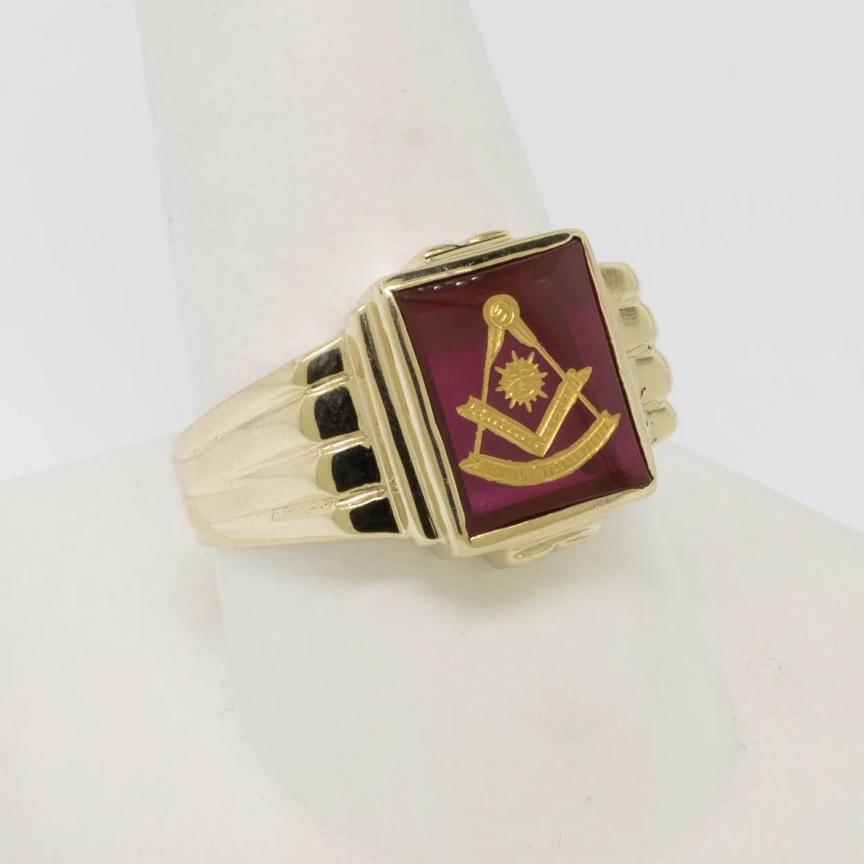 10K Yellow Gold Masonic Ring with Red Stone Size 10.75 Preowned Jewelry