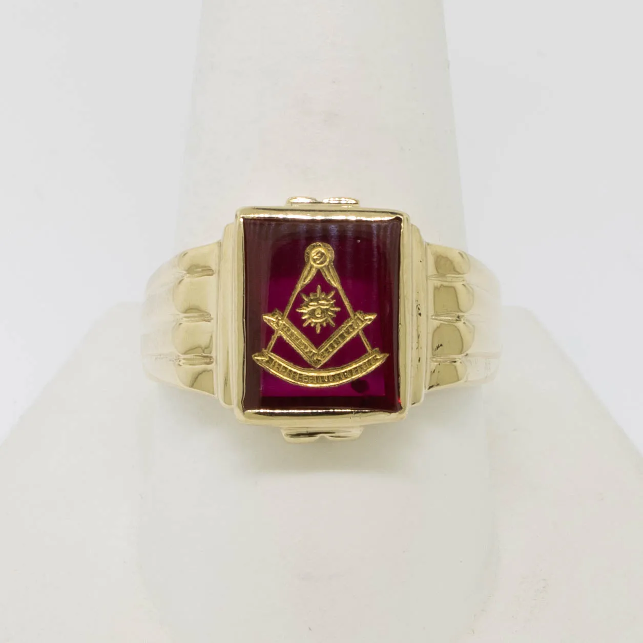 10K Yellow Gold Masonic Ring with Red Stone Size 10.75 Preowned Jewelry