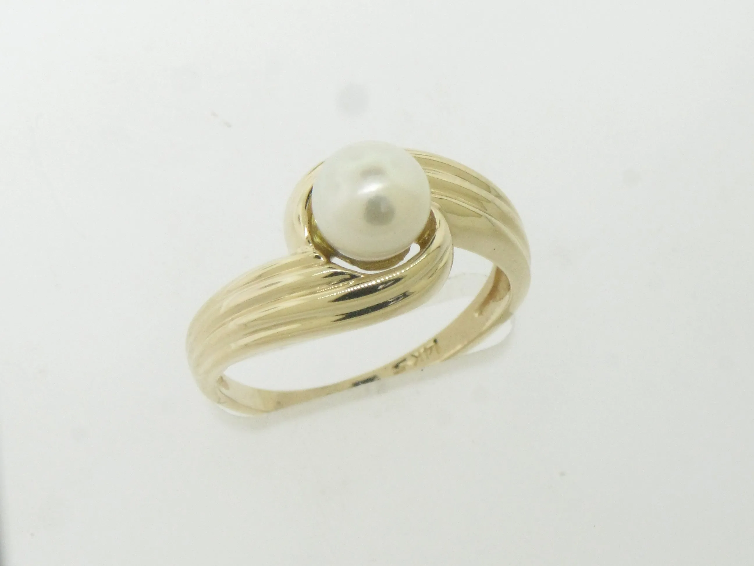 14K Yellow Gold 6mm Akoya Saltwater Pearl Ring Size 6 (Estate Jewelry)