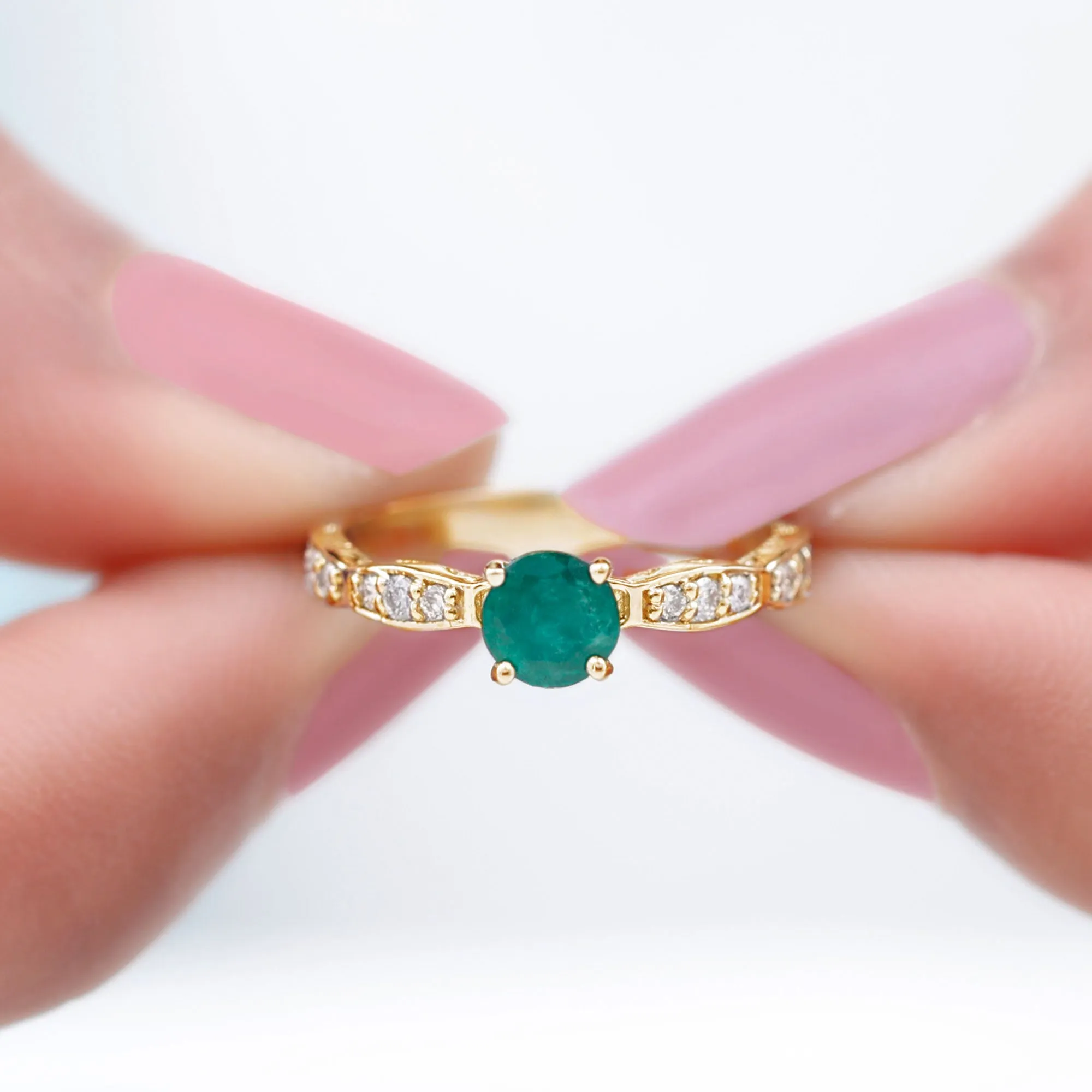 3/4 CT Emerald Solitaire Ring with Diamond