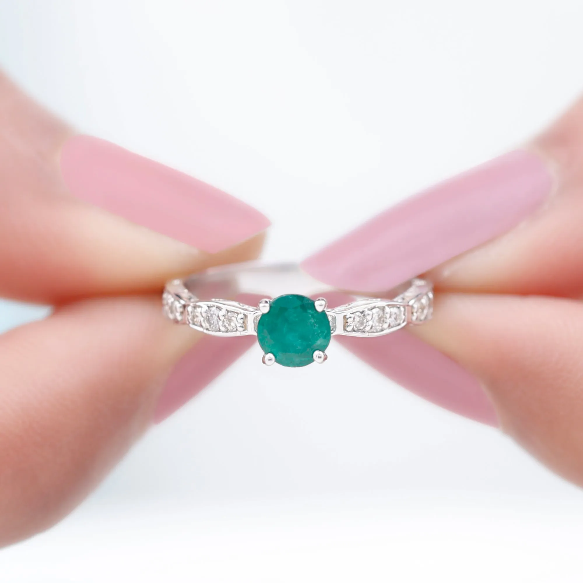 3/4 CT Emerald Solitaire Ring with Diamond