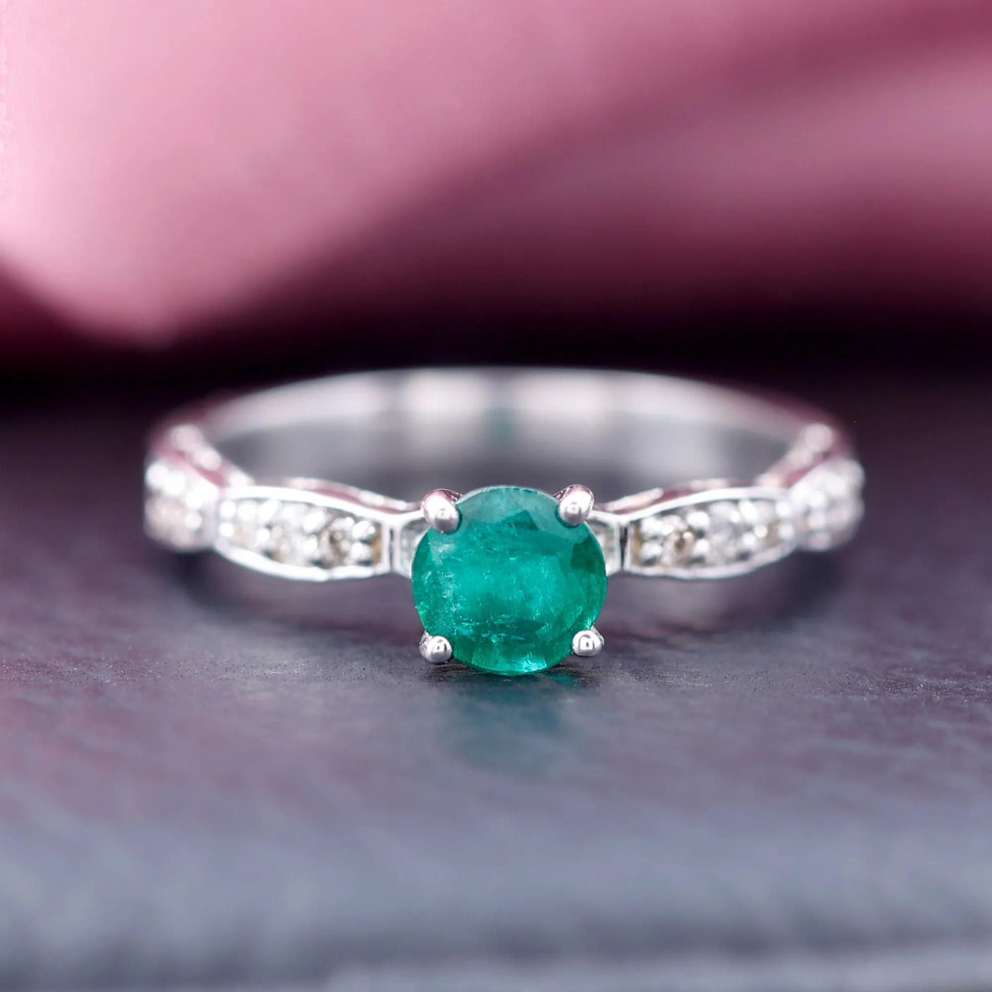 3/4 CT Emerald Solitaire Ring with Diamond