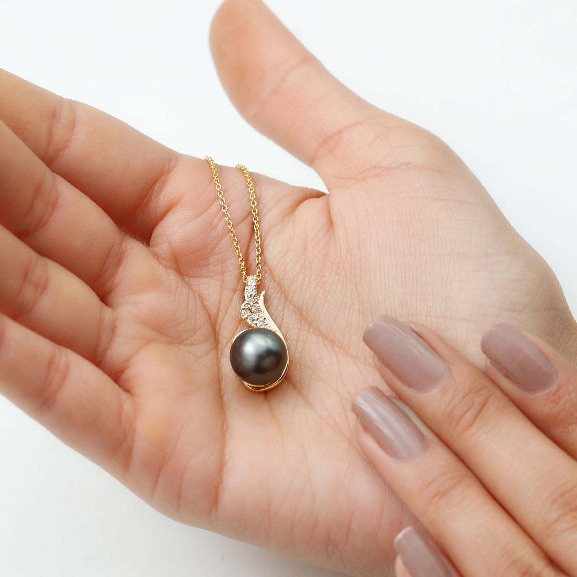 Elegant Black Tahitian Pearl Designer Pendant with Diamond