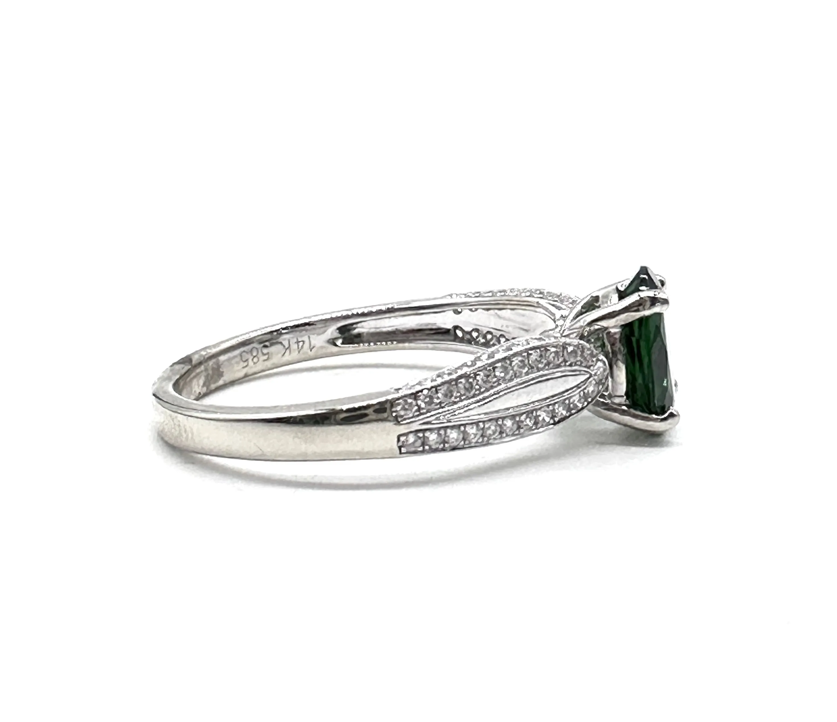 Green tourmaline and diamond ring