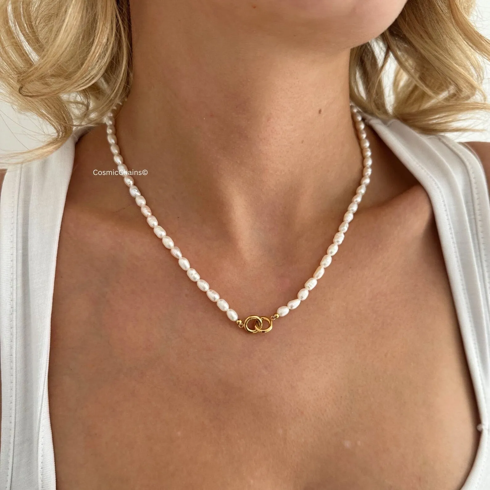 Pearl Necklace with Interlocking Circles