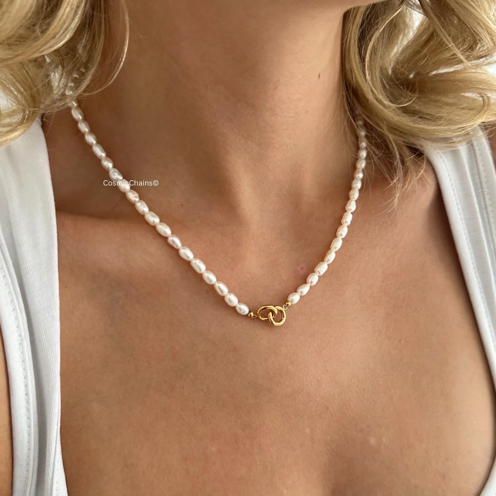 Pearl Necklace with Interlocking Circles