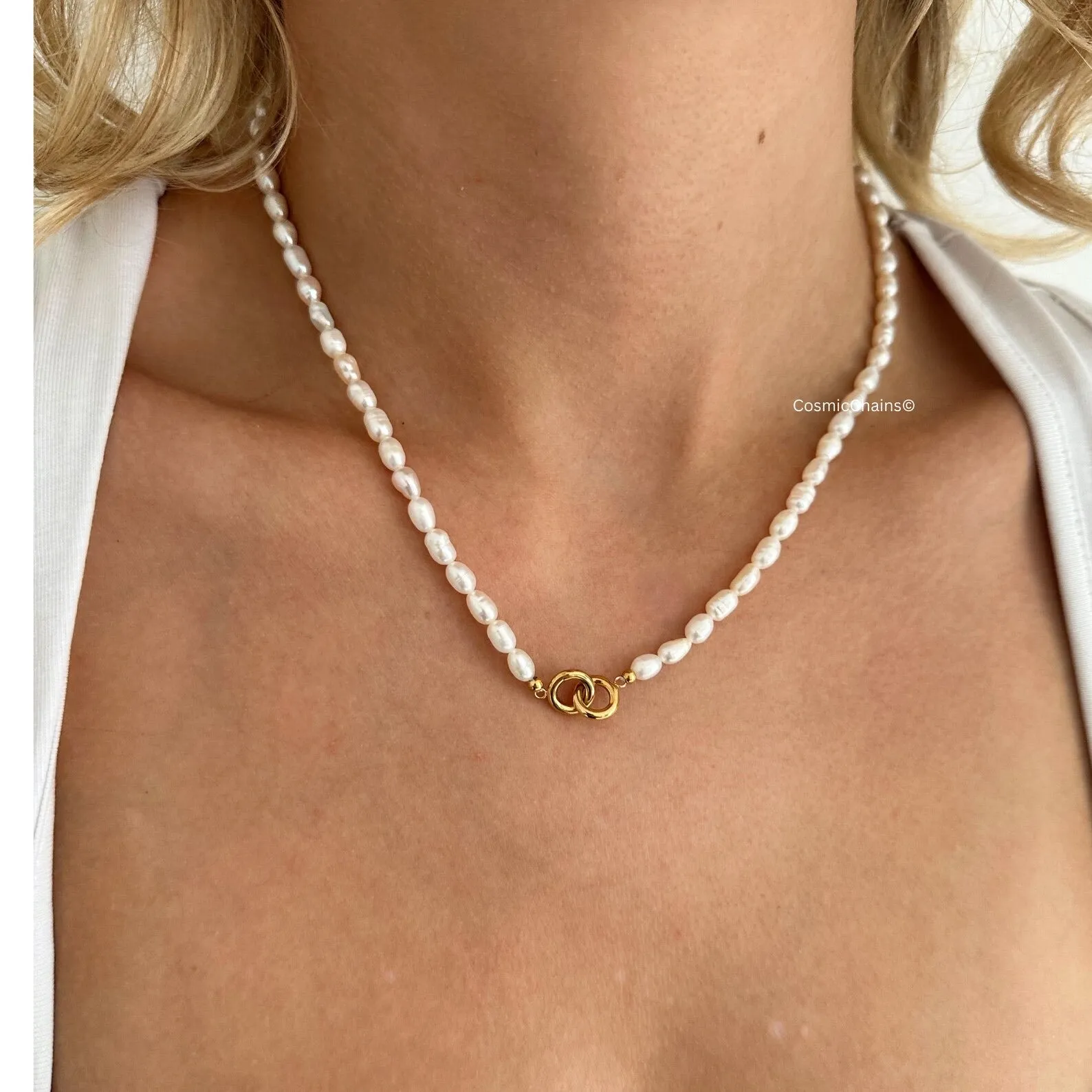 Pearl Necklace with Interlocking Circles