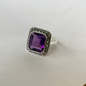 Queen Solitaire Amethyst Ring