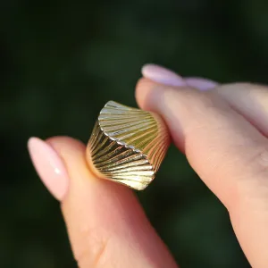 Retro 1970s 14ct Gold Sculptured Shell or Fan Ring, size R or 8.5 (maybe fits a bit bigger)