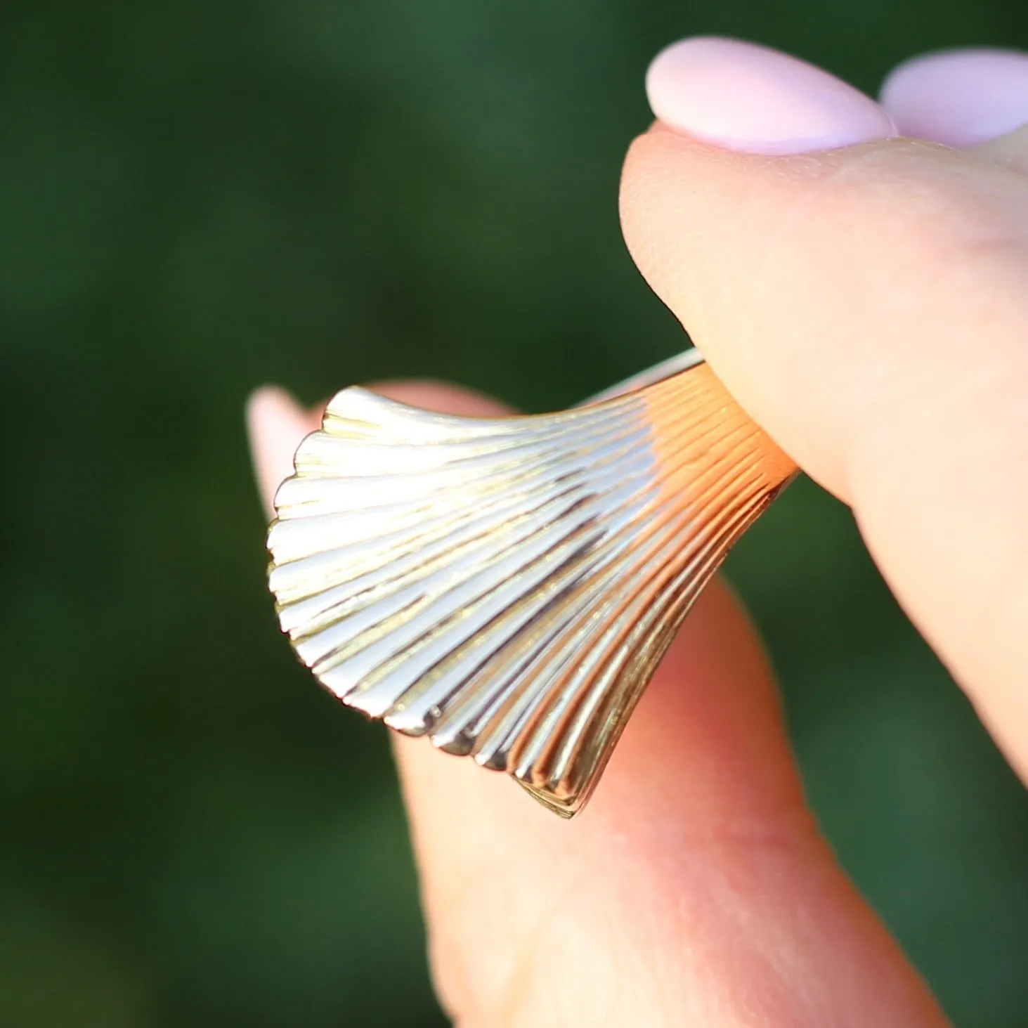 Retro 1970s 14ct Gold Sculptured Shell or Fan Ring, size R or 8.5 (maybe fits a bit bigger)