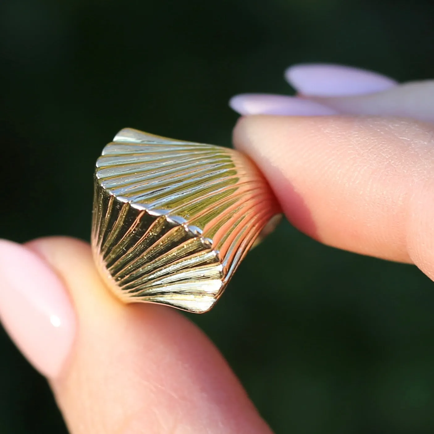 Retro 1970s 14ct Gold Sculptured Shell or Fan Ring, size R or 8.5 (maybe fits a bit bigger)