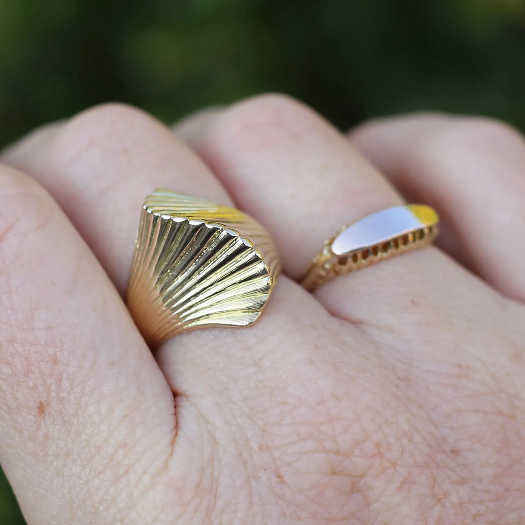 Retro 1970s 14ct Gold Sculptured Shell or Fan Ring, size R or 8.5 (maybe fits a bit bigger)