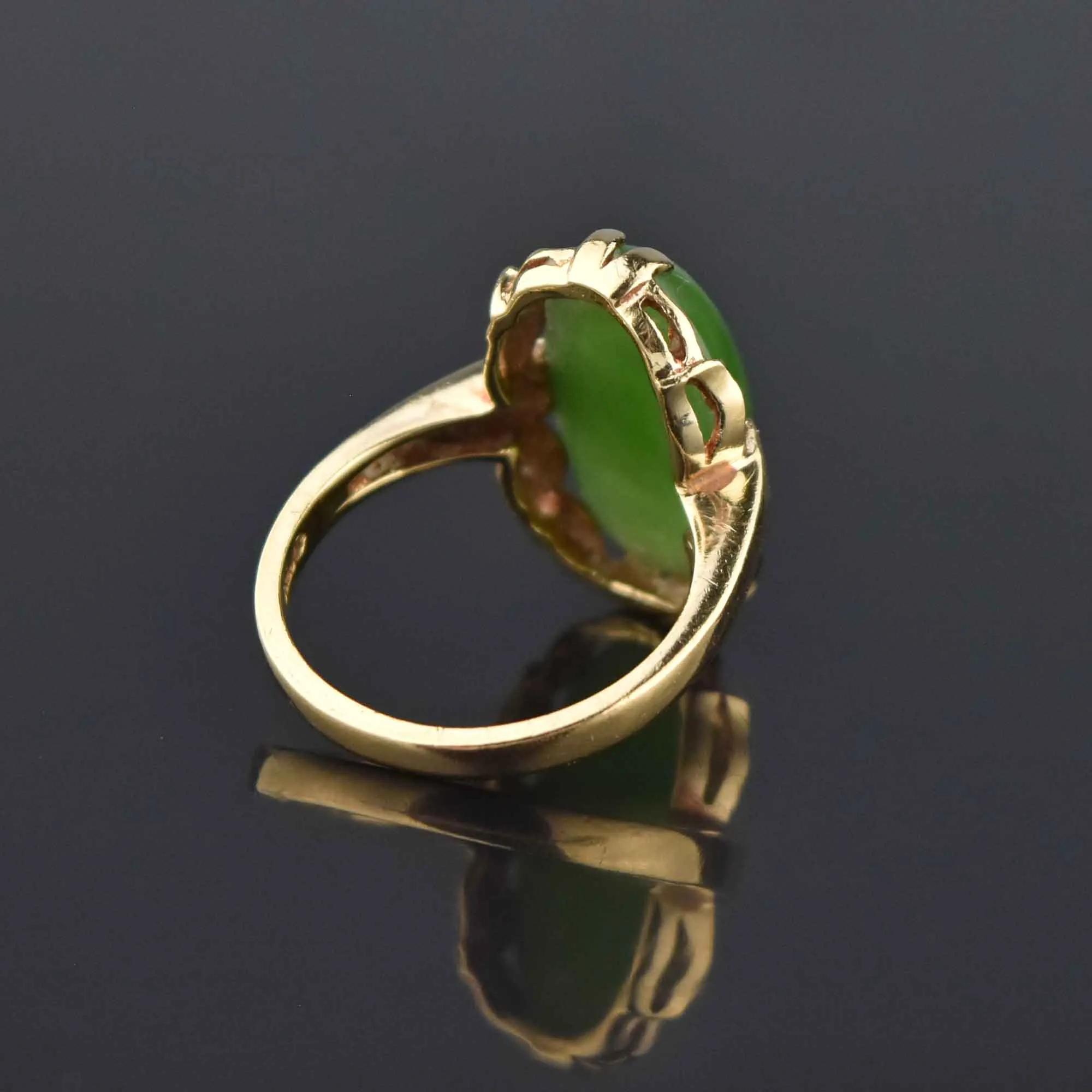 Vintage 14K Gold Natural Jade Cabochon Ring