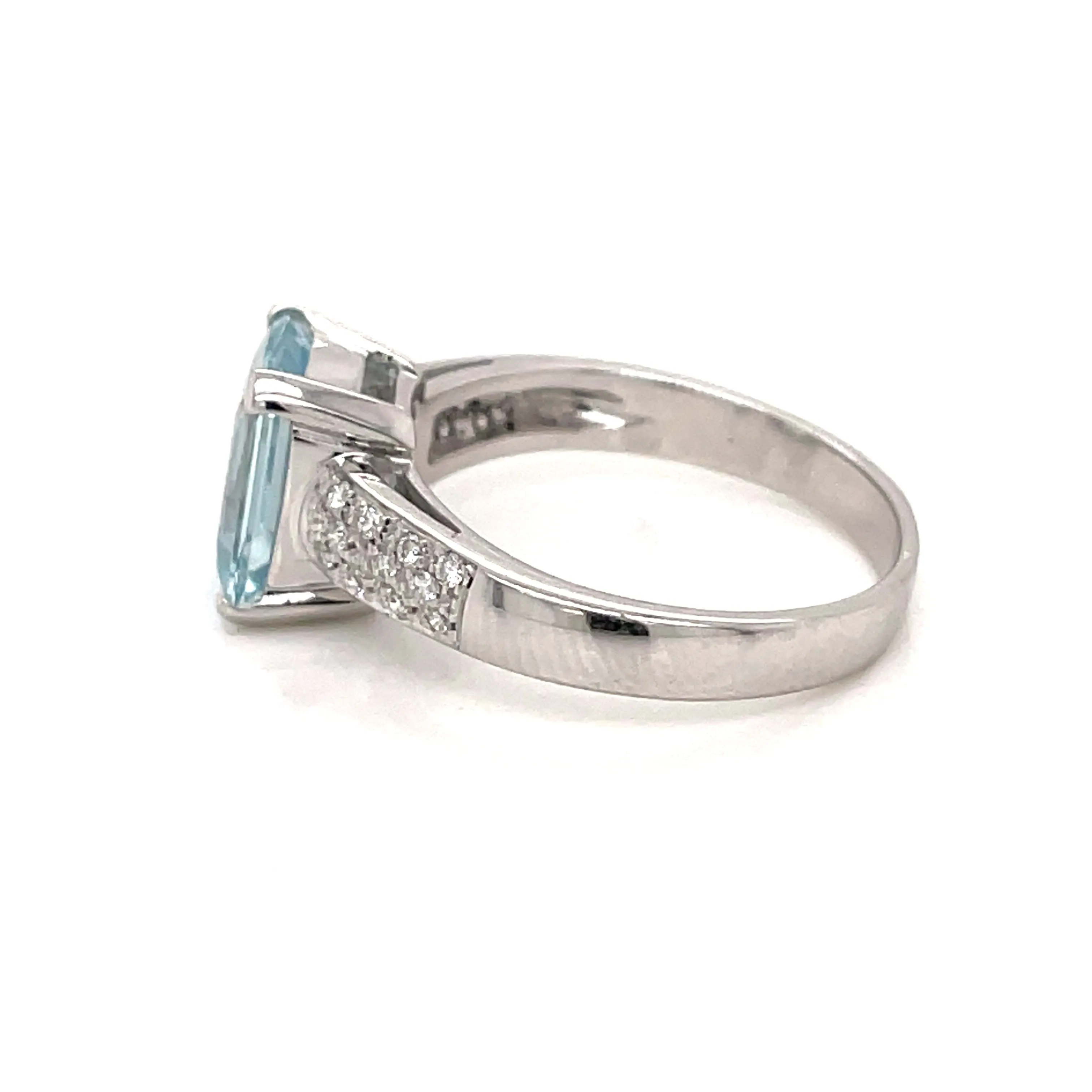 Vintage 2.5 carats Aquamarine Diamond Gold Ring