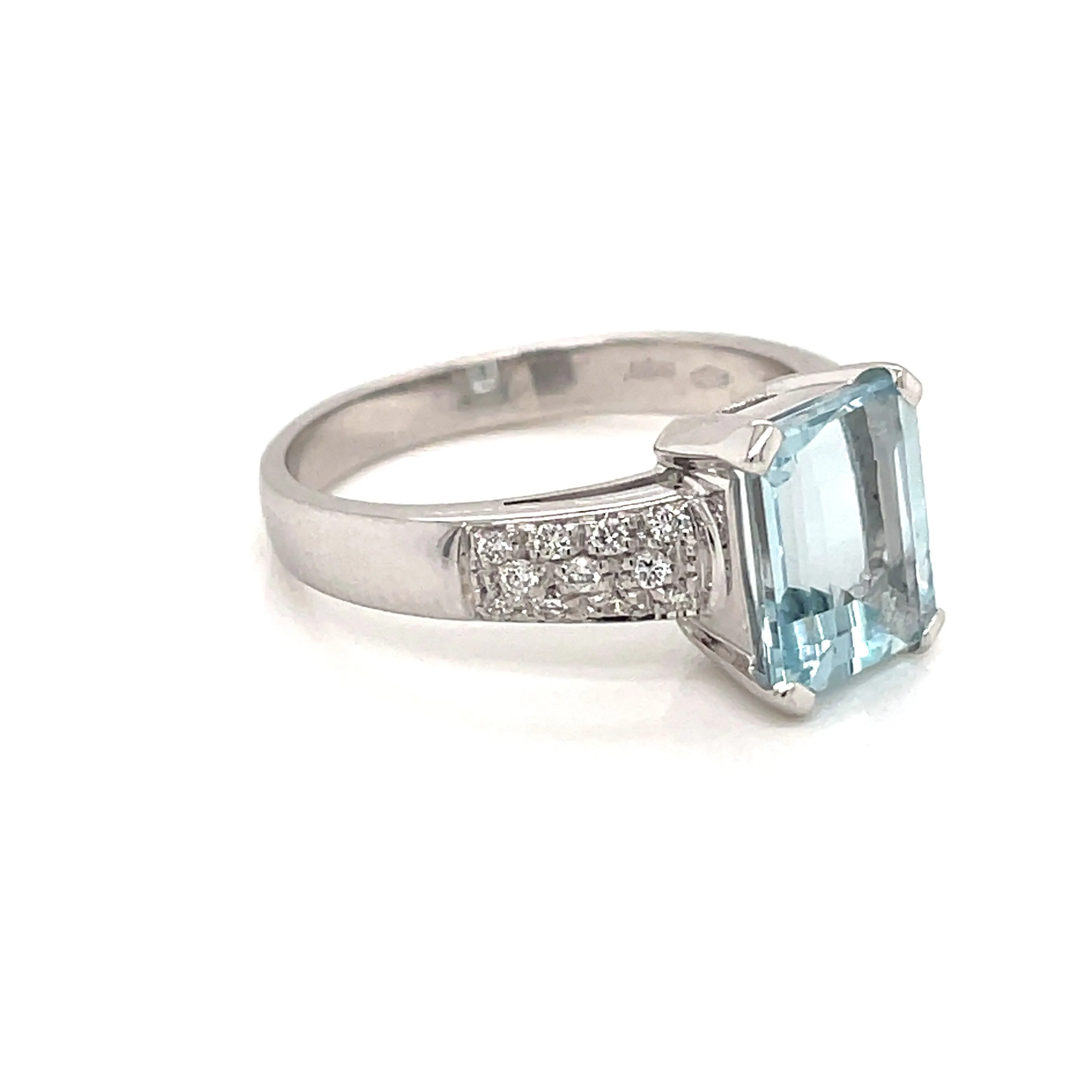 Vintage 2.5 carats Aquamarine Diamond Gold Ring